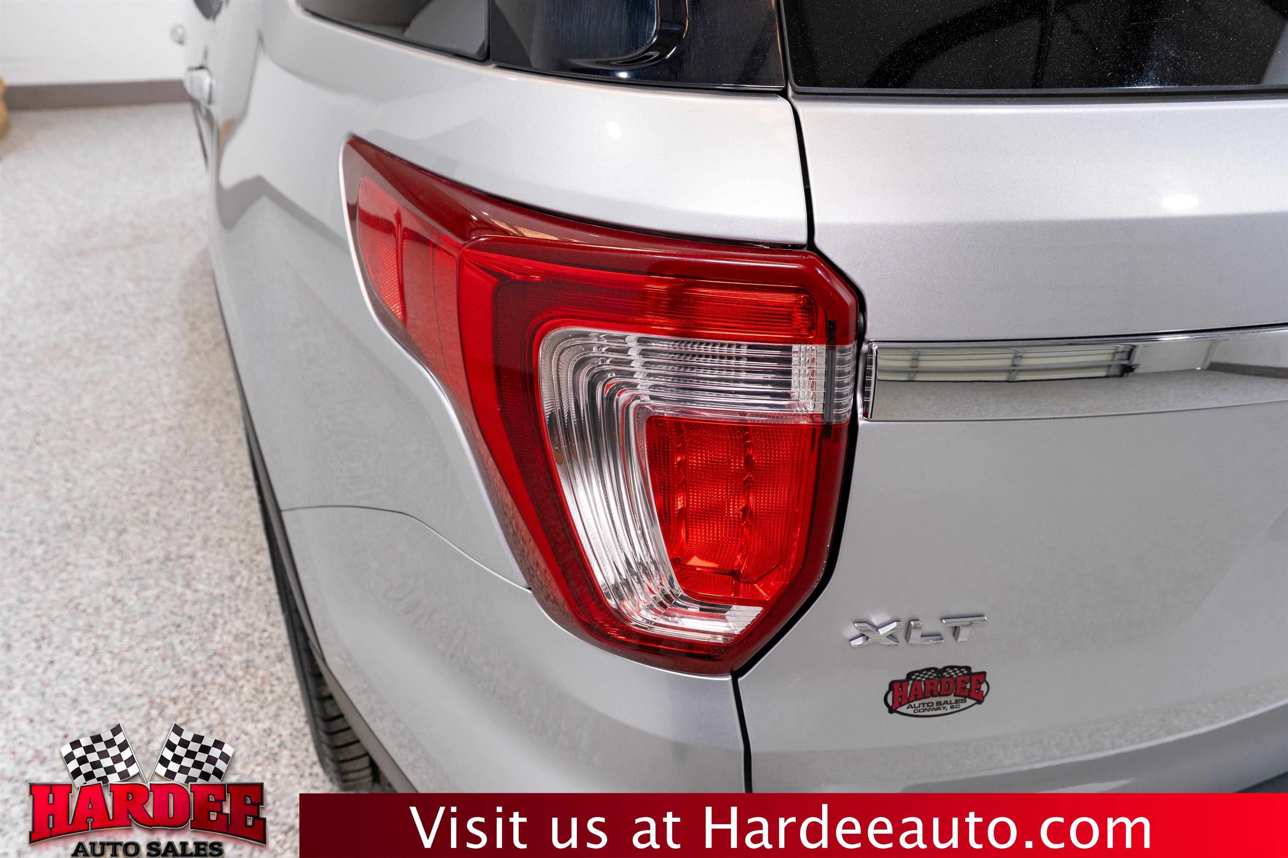 Used 2017 Ford Explorer XLT FWD image 9