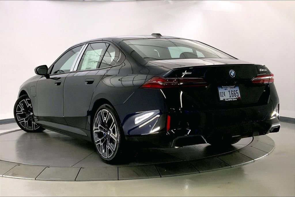 New 2026 BMW 550e xDrive image 2