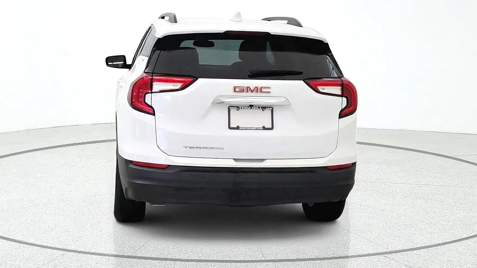 Used 2024 GMC Terrain SLE w/ Driver Convenience Package FWD image 7