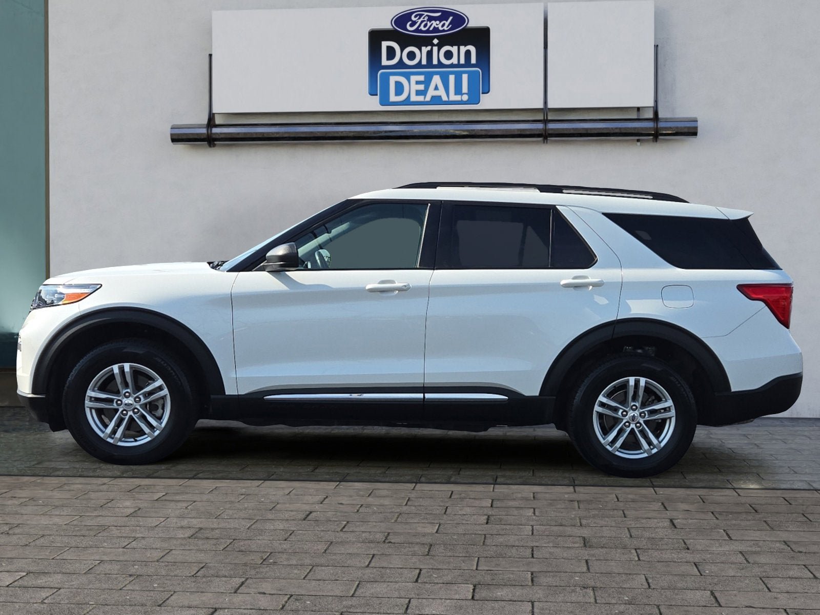 Certified 2022 Ford Explorer XLT w/ Equipment Group 202A AWD/4WD image 6