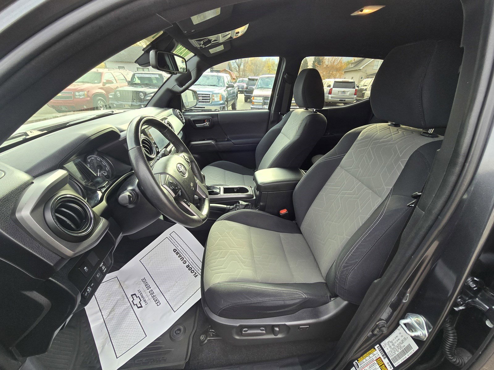 Used 2022 Toyota Tacoma TRD Off-Road image 15