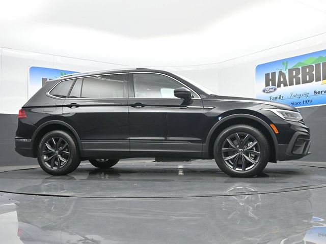 Used 2023 Volkswagen Tiguan SE w/ Panoramic Sunroof Package FWD image 24