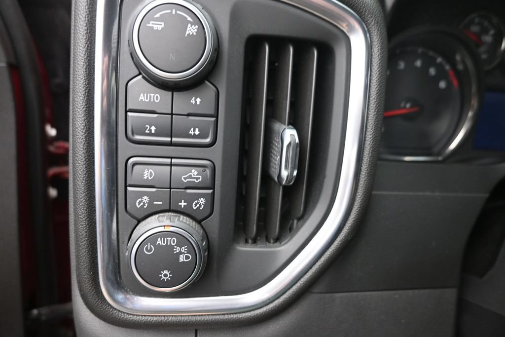 Used 2019 Chevrolet Silverado 1500 RST AWD/4WD image 17