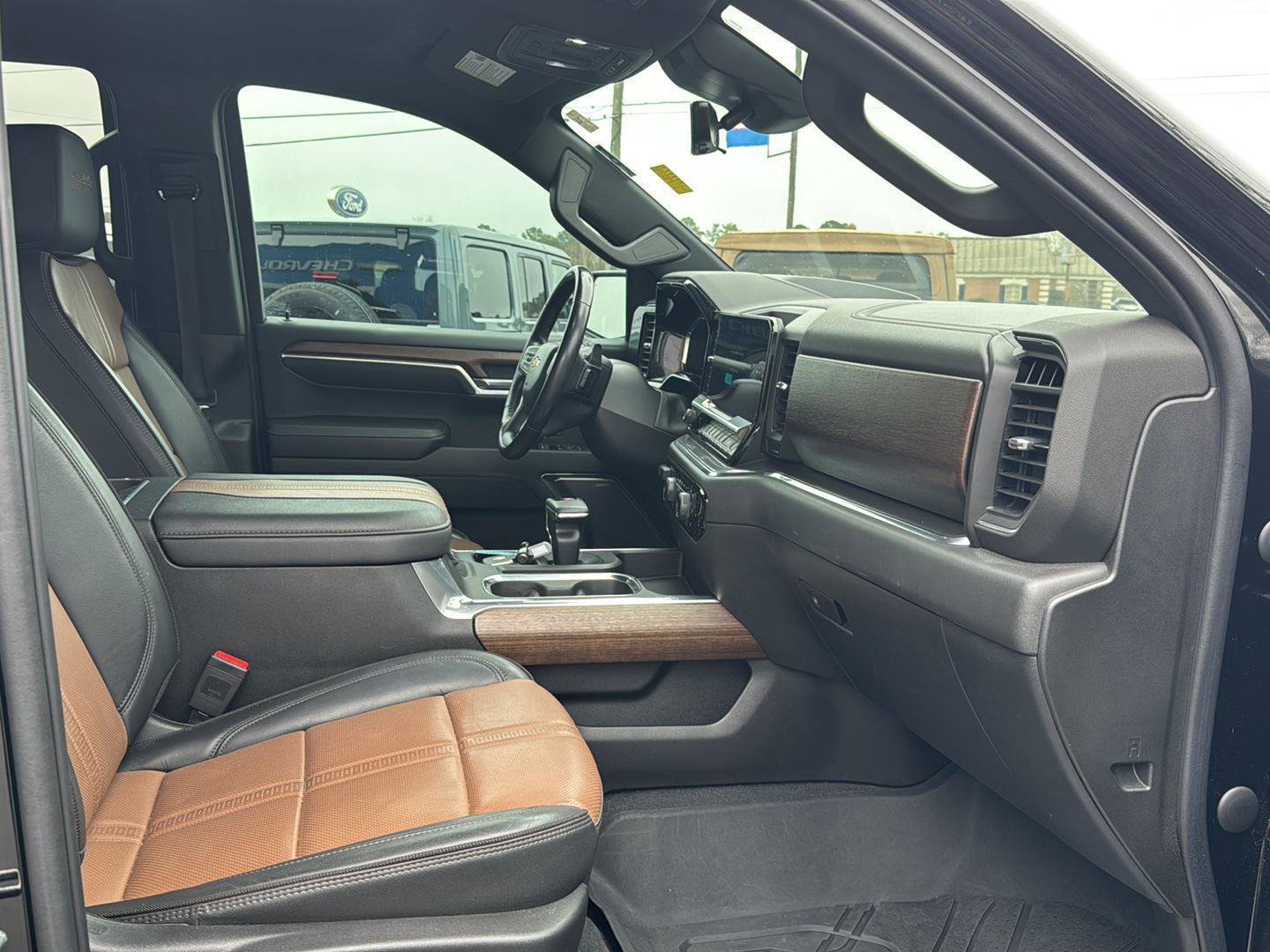 Used 2023 Chevrolet Silverado 1500 High Country w/ Technology Package AWD/4WD image 11