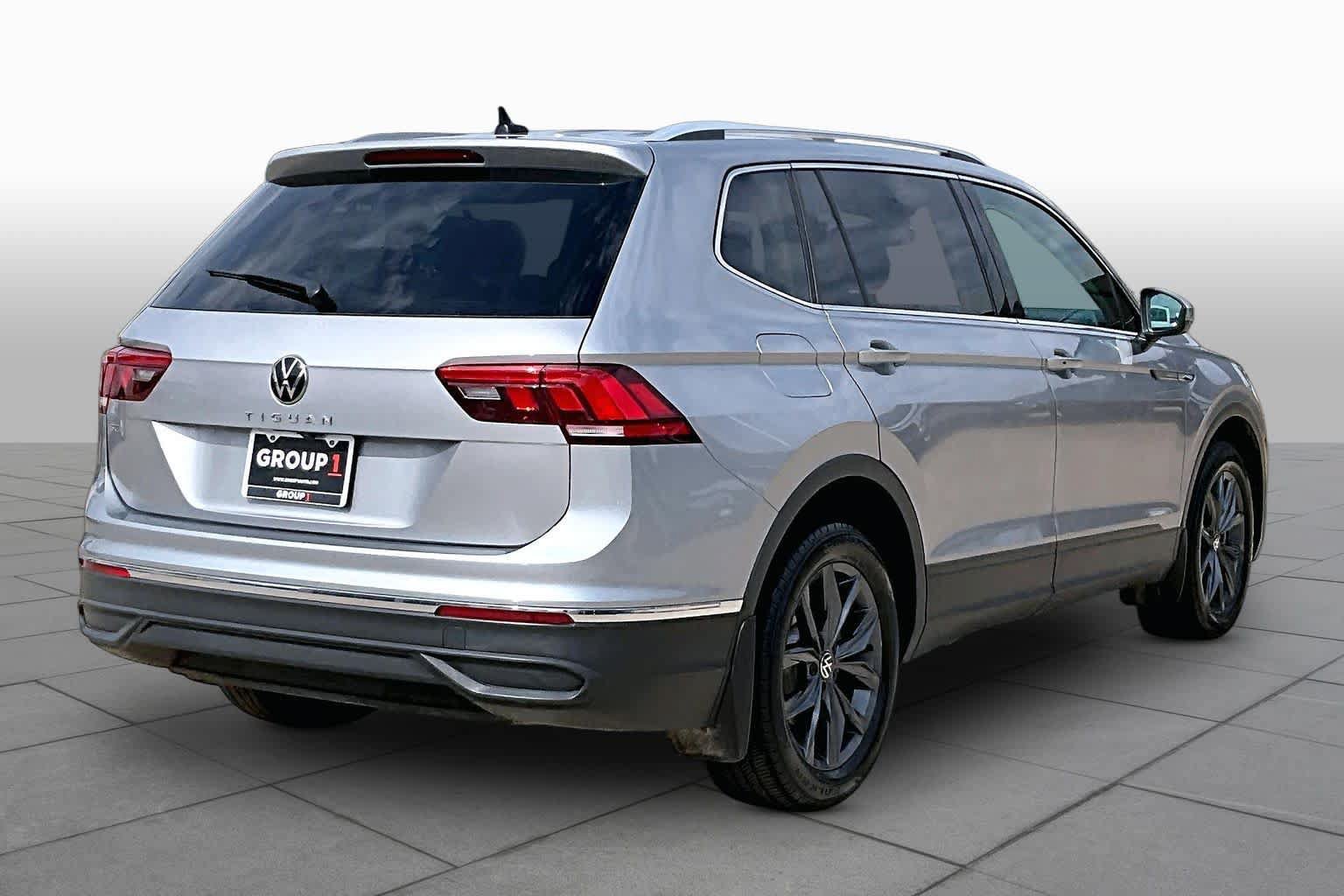 Used 2022 Volkswagen Tiguan SE FWD image 11