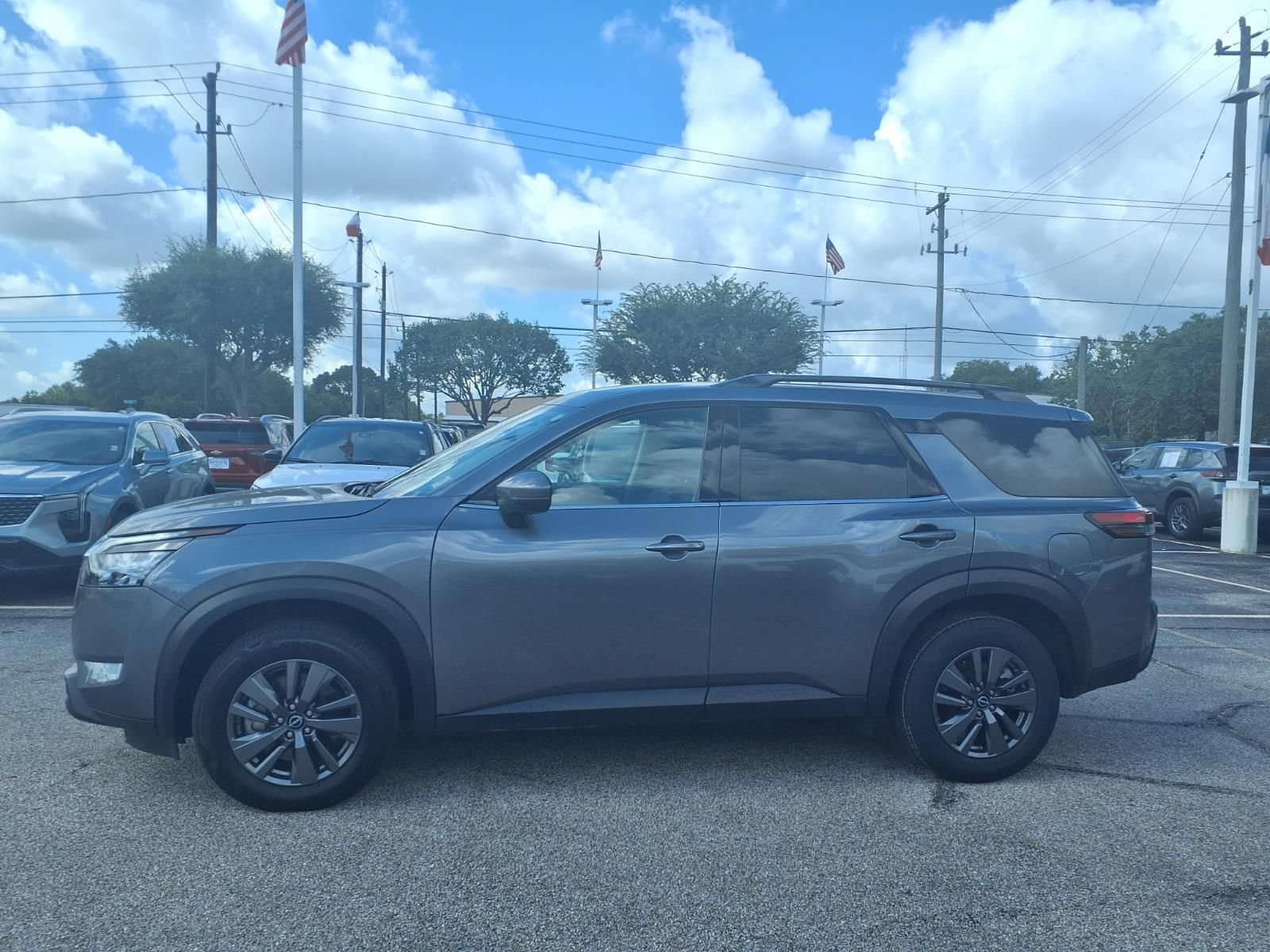 Used 2025 Nissan Pathfinder SV FWD image 24