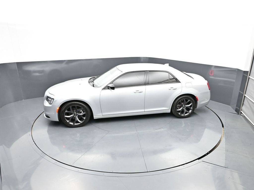 Used 2023 Chrysler 300 Touring w/ Safetytec Plus Group RWD image 39