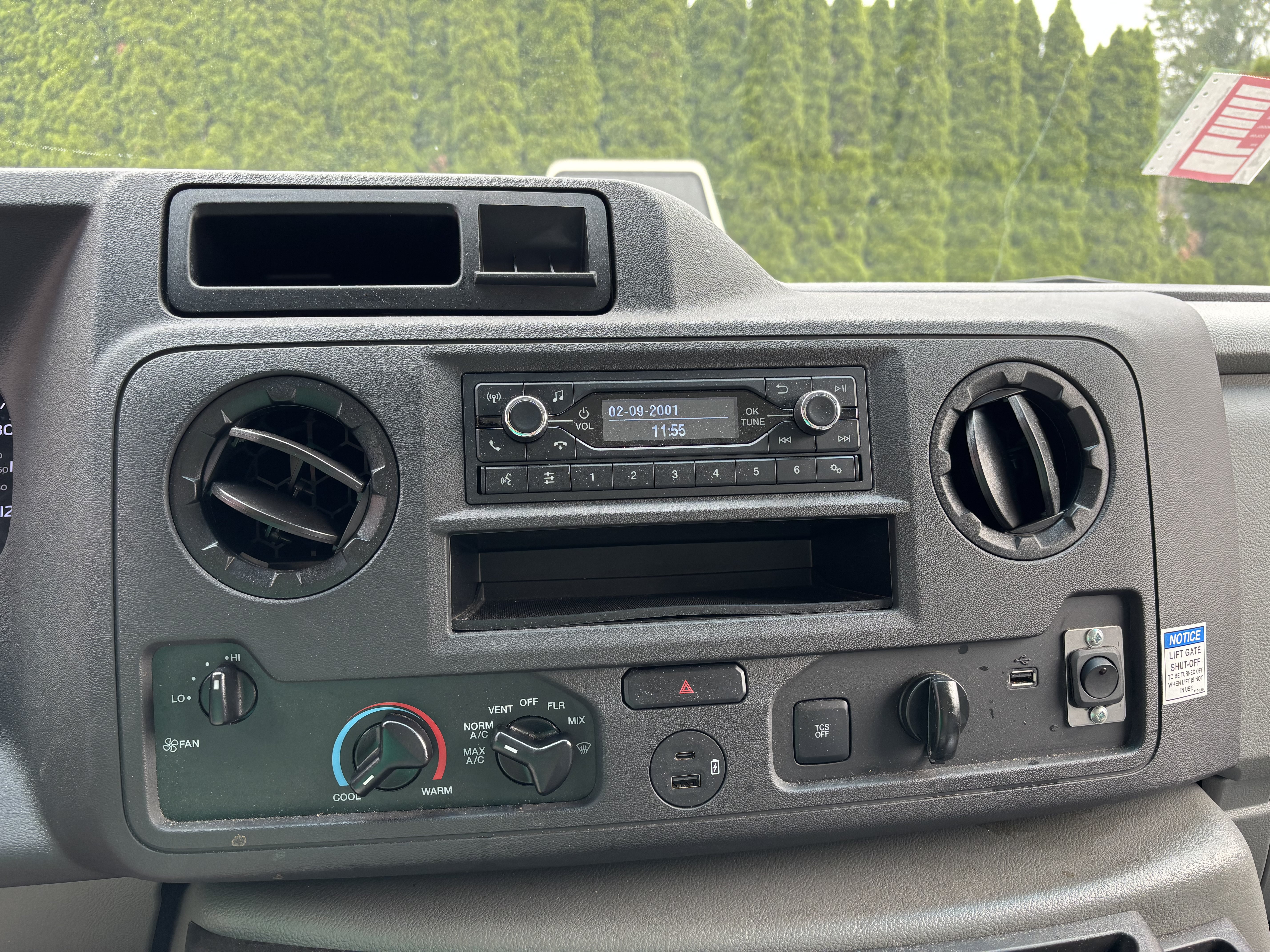 Used 2024 Ford E-350 and Econoline 350 Super Duty RWD image 19
