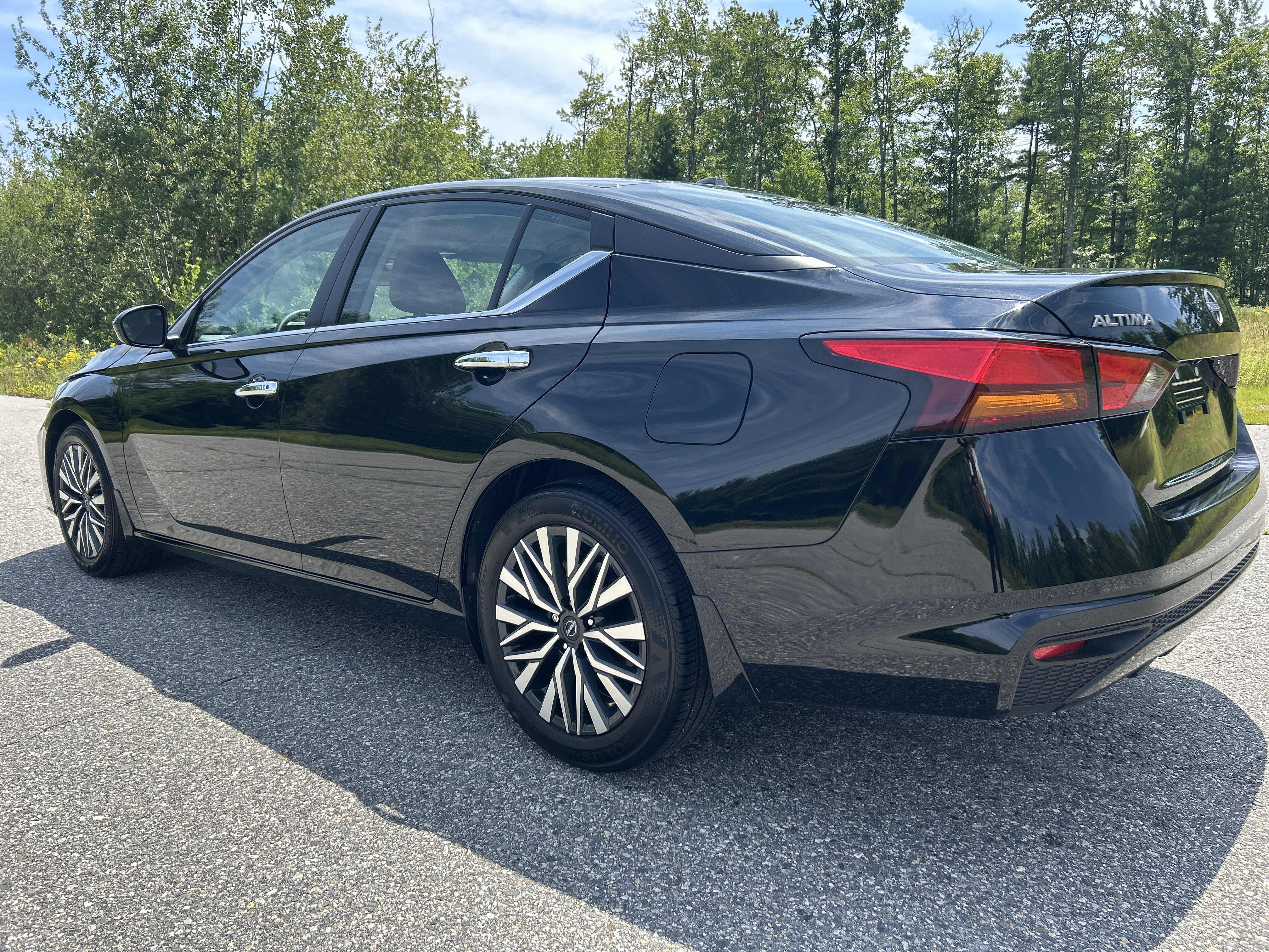 Certified 2025 Nissan Altima 2.5 SV FWD image 8