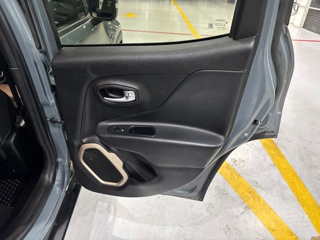 Used 2017 Jeep Renegade Trailhawk AWD/4WD image 35