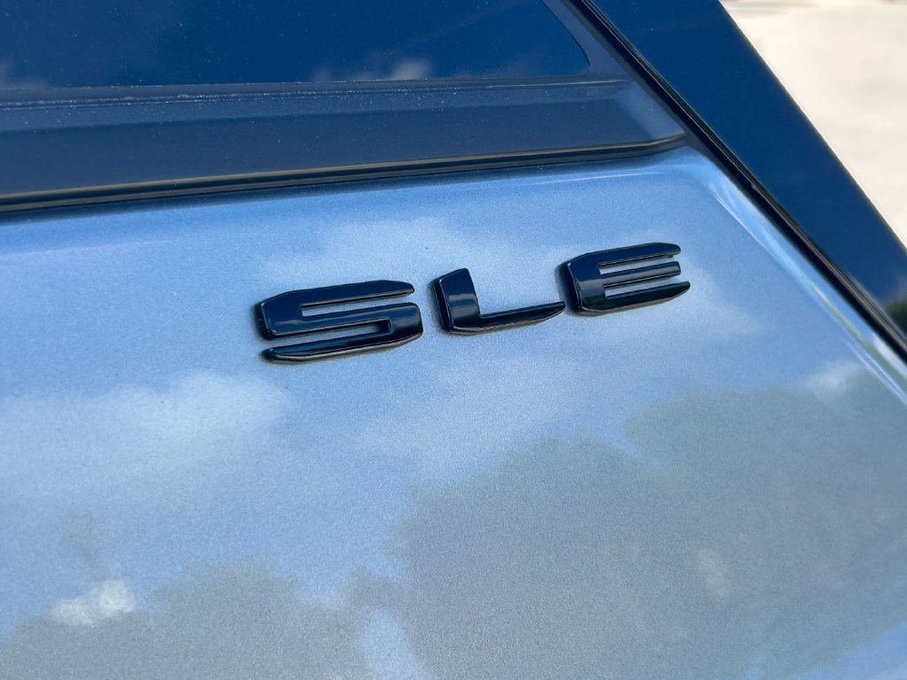 Used 2024 GMC Terrain SLE w/ Driver Convenience Package FWD image 14