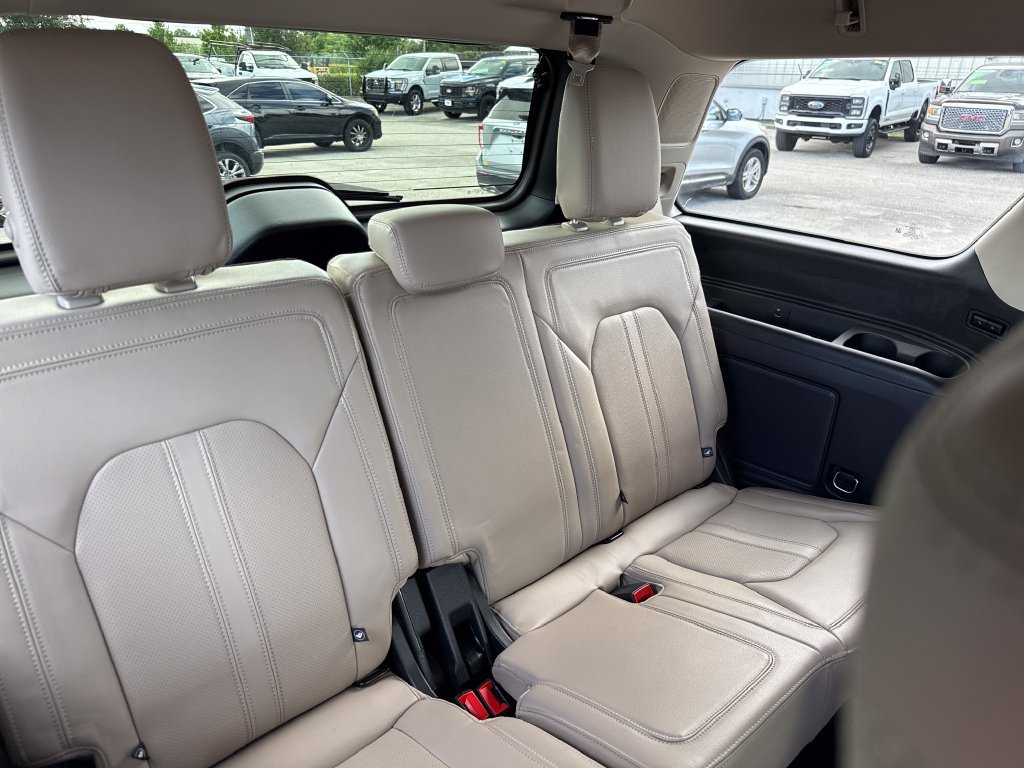 Used 2023 Ford Expedition Limited RWD image 31