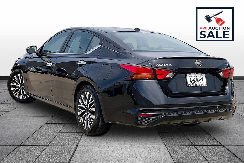 Used 2024 Nissan Altima 2.5 SV FWD image 12