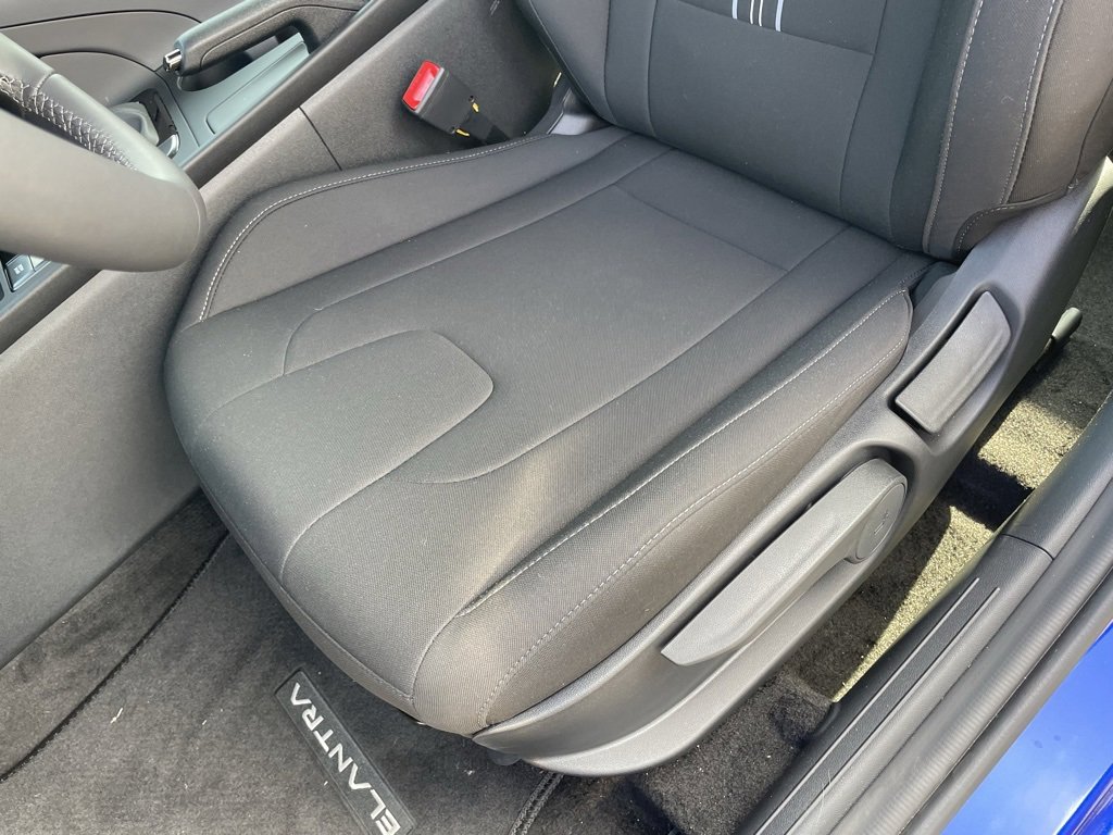 Used 2025 Hyundai Elantra Sport image 23