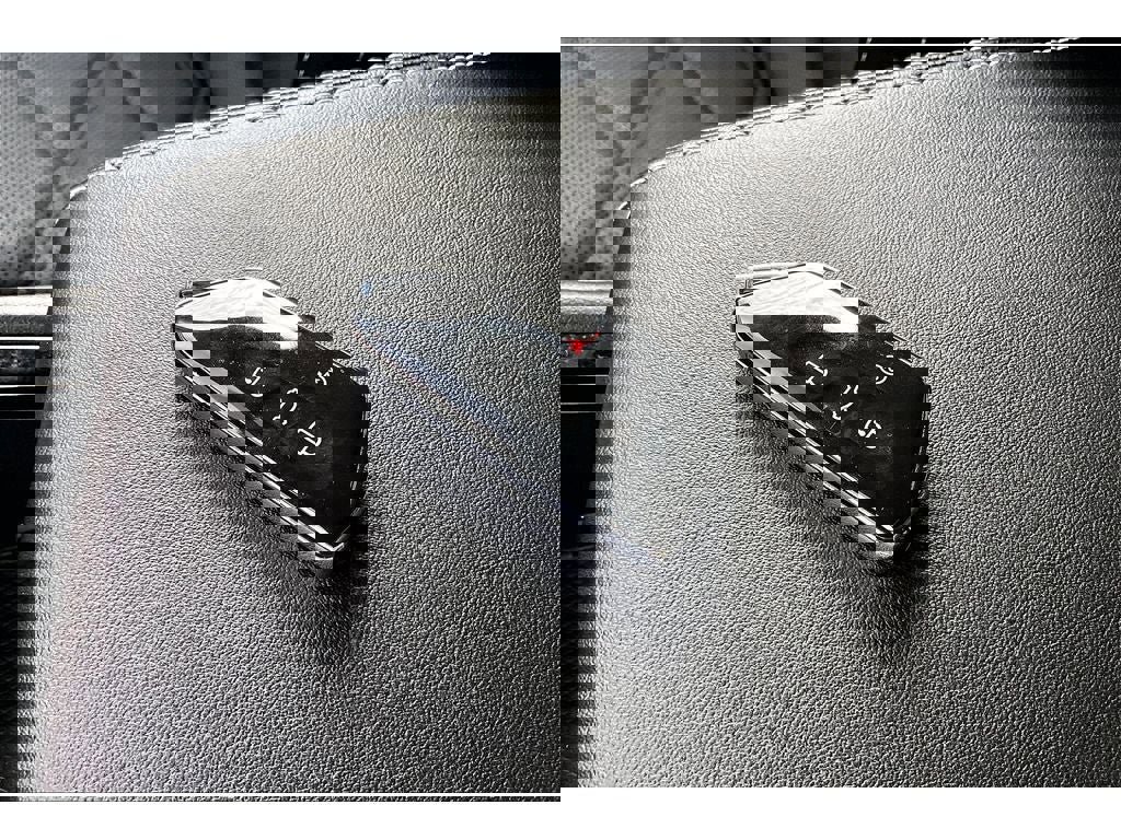 Used 2025 Volkswagen Atlas SE image 11