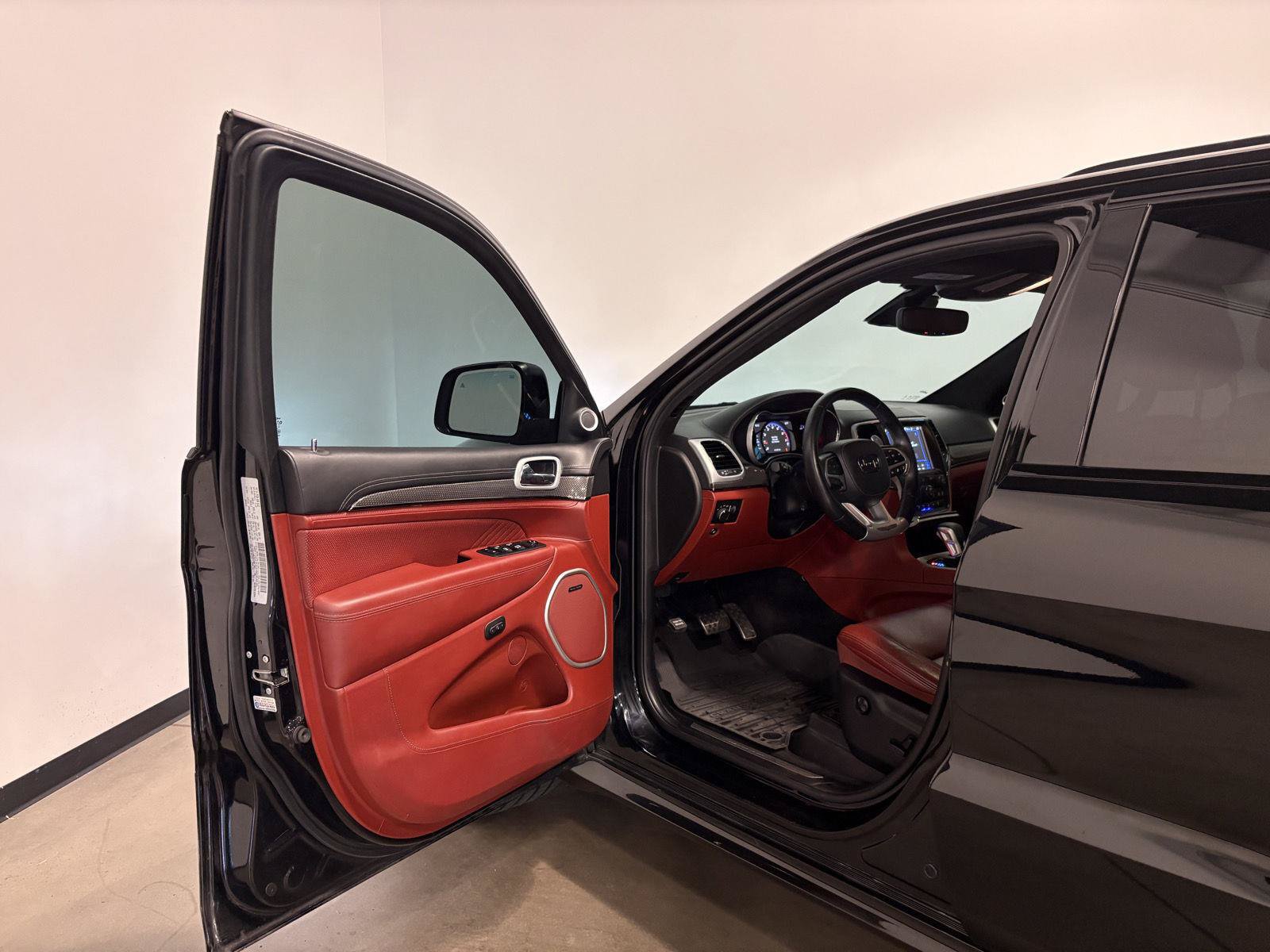 Used 2018 Jeep Grand Cherokee Trackhawk AWD/4WD image 10