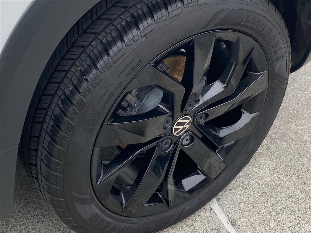 Certified 2023 Volkswagen Taos SE w/ Panoramic Sunroof Package image 22