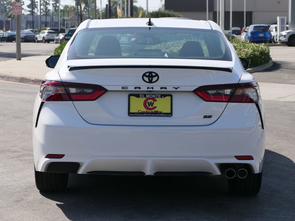 Used 2022 Toyota Camry SE w/ Convenience Package FWD image 4