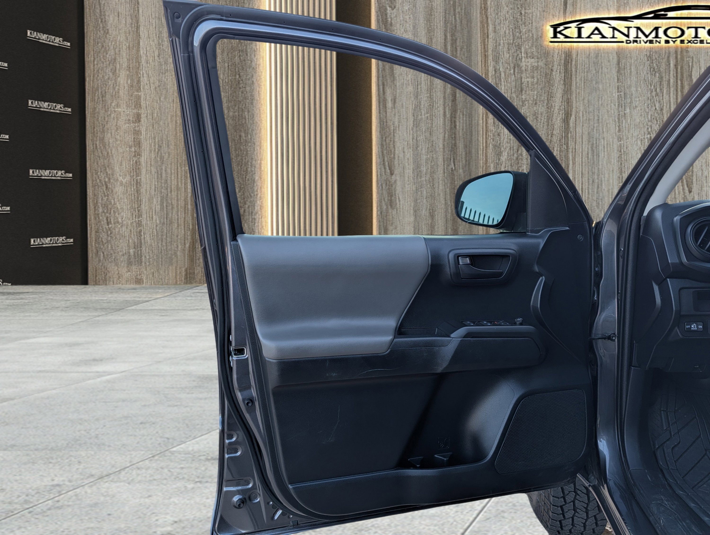 Used 2019 Toyota Tacoma SR w/ SR Convenience Package image 14