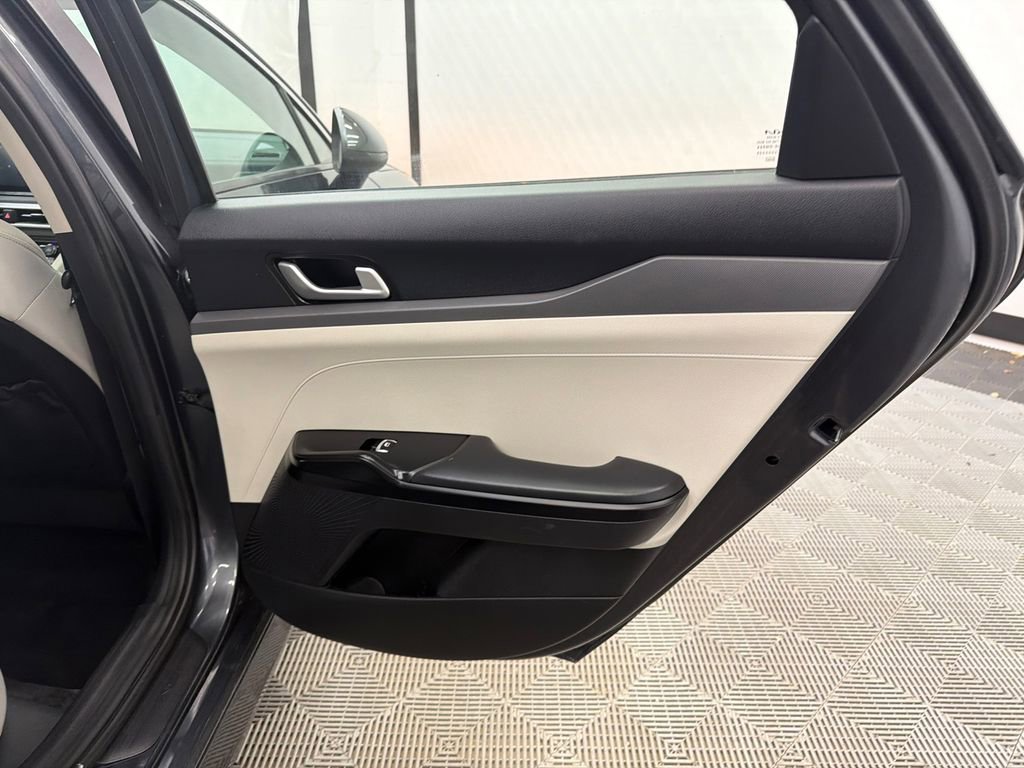 Used 2022 Kia K5 LXS image 17