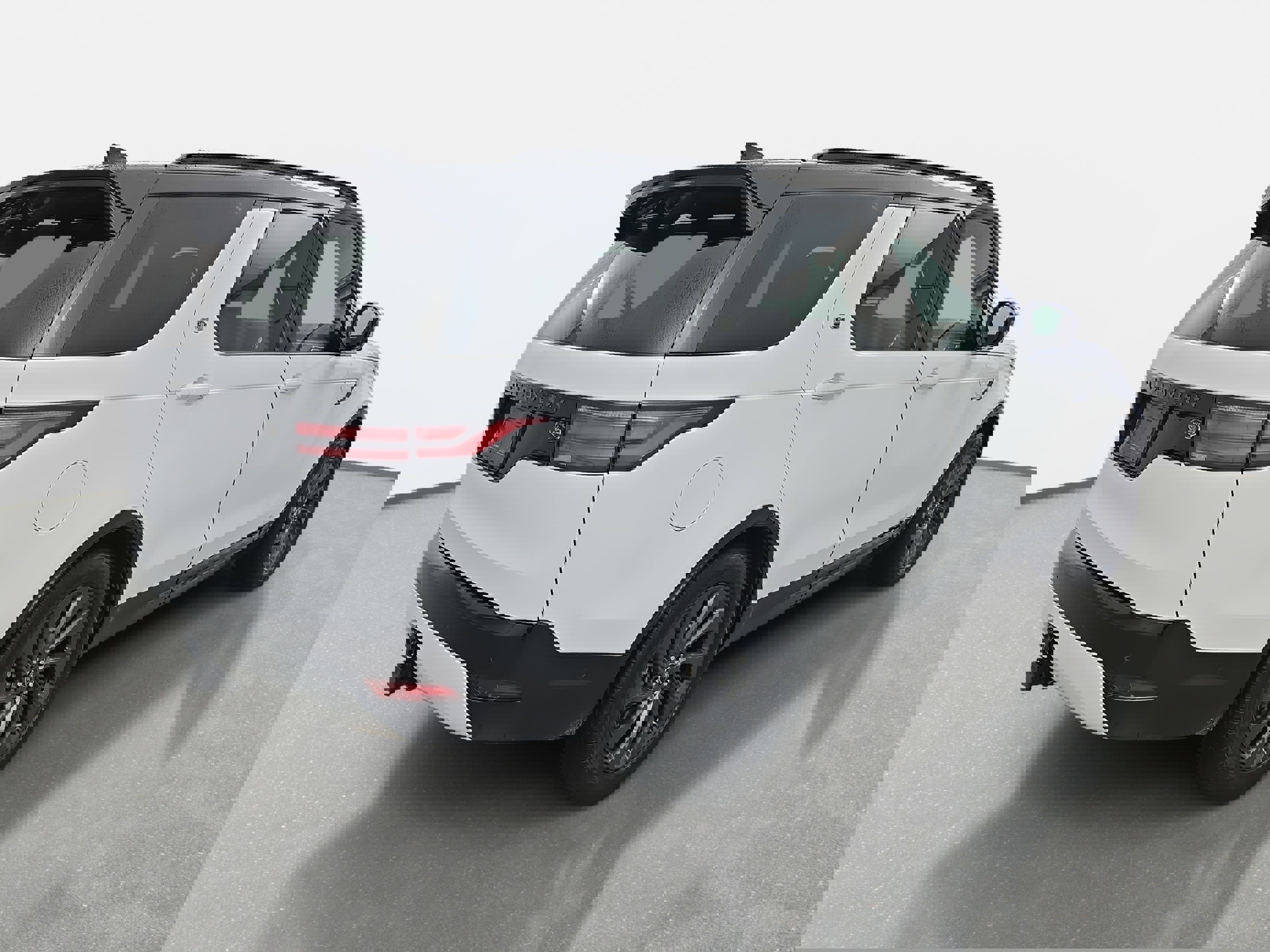 Used 2022 Land Rover Discovery S R-Dynamic image 5