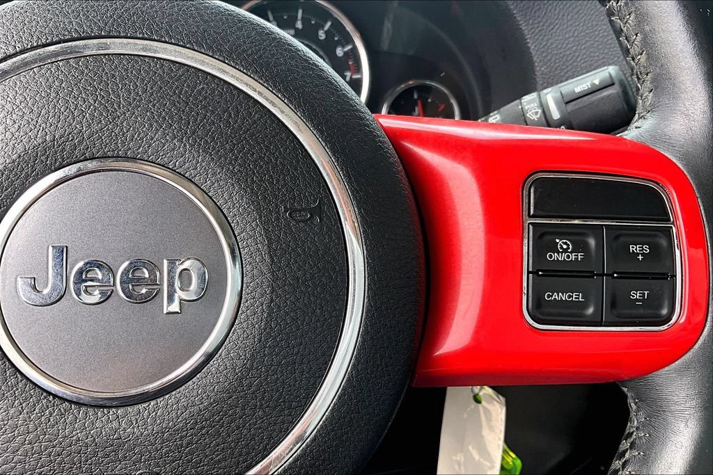 Used 2015 Jeep Wrangler Unlimited Sahara w/ Connectivity Group AWD/4WD image 24