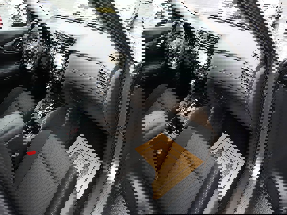 Used 2017 Nissan Rogue SV w/ SV Premium Package image 16