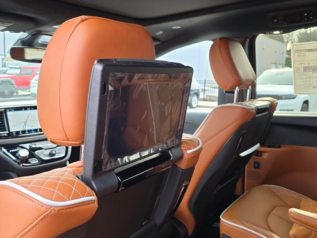 New 2026 Chrysler Pacifica Pinnacle w/ Trailer Tow Group AWD/4WD image 8