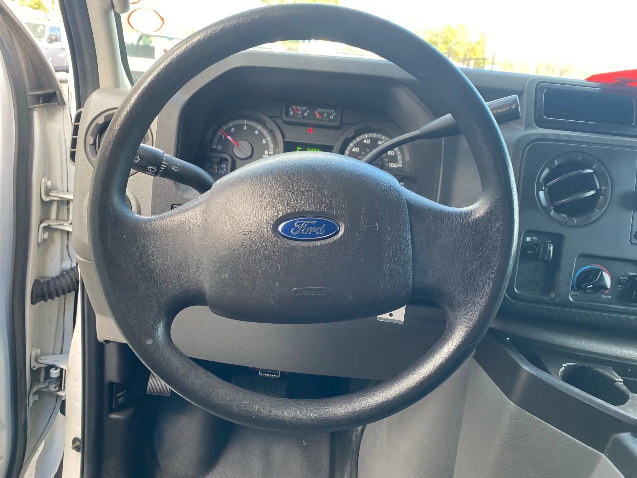 Used 2014 Ford E-350 and Econoline 350 Extended Super Duty w/ Insulation Package RWD image 10