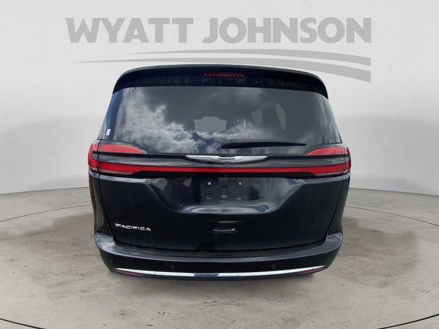 Used 2023 Chrysler Pacifica Touring-L FWD image 8