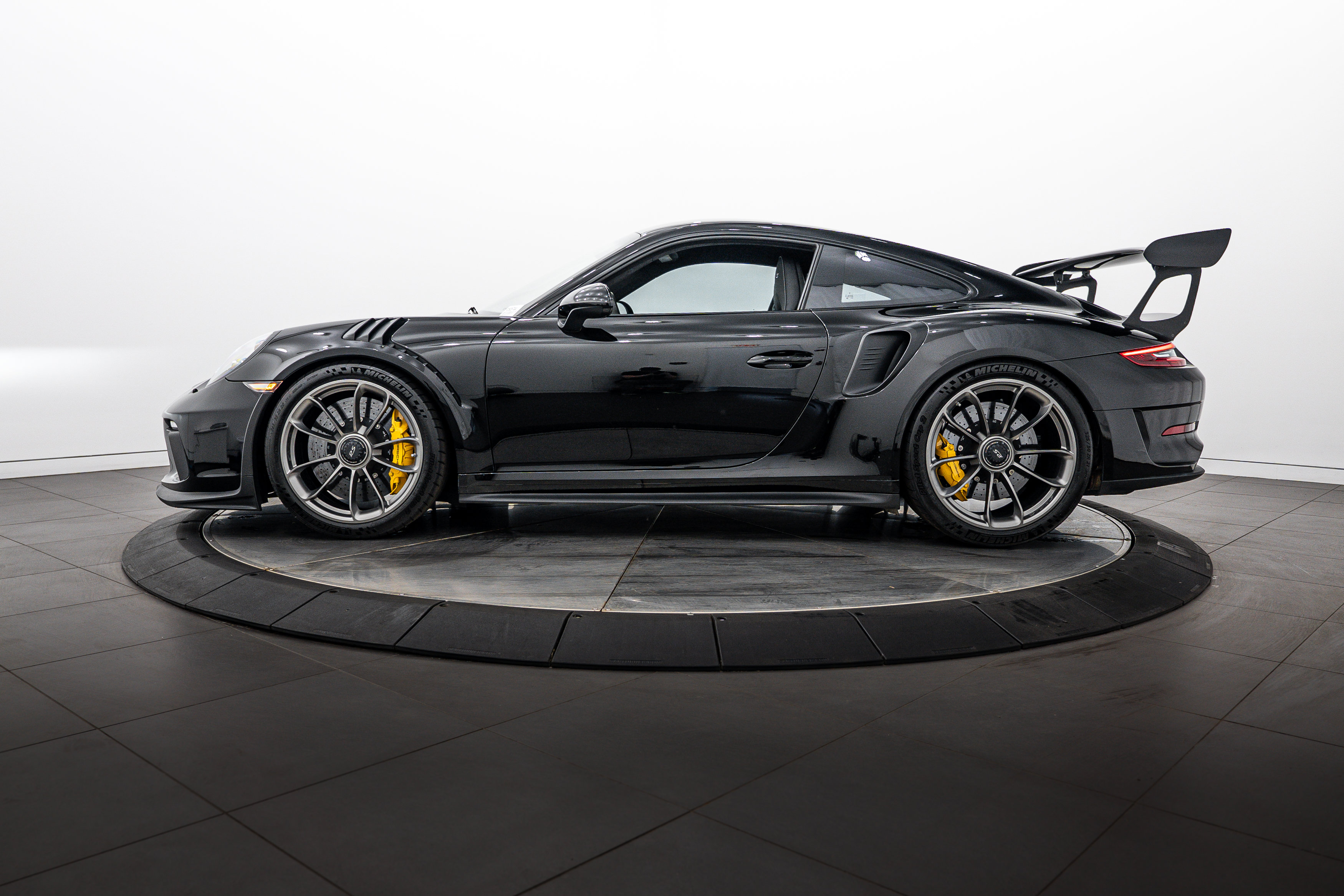 Certified 2019 Porsche 911 GT3 RS RWD image 5