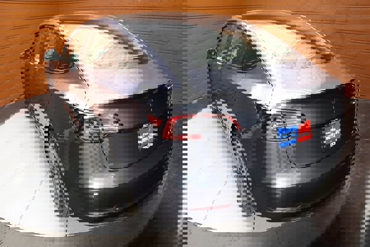 Used 2023 Tesla Model 3 Standard Range image 17