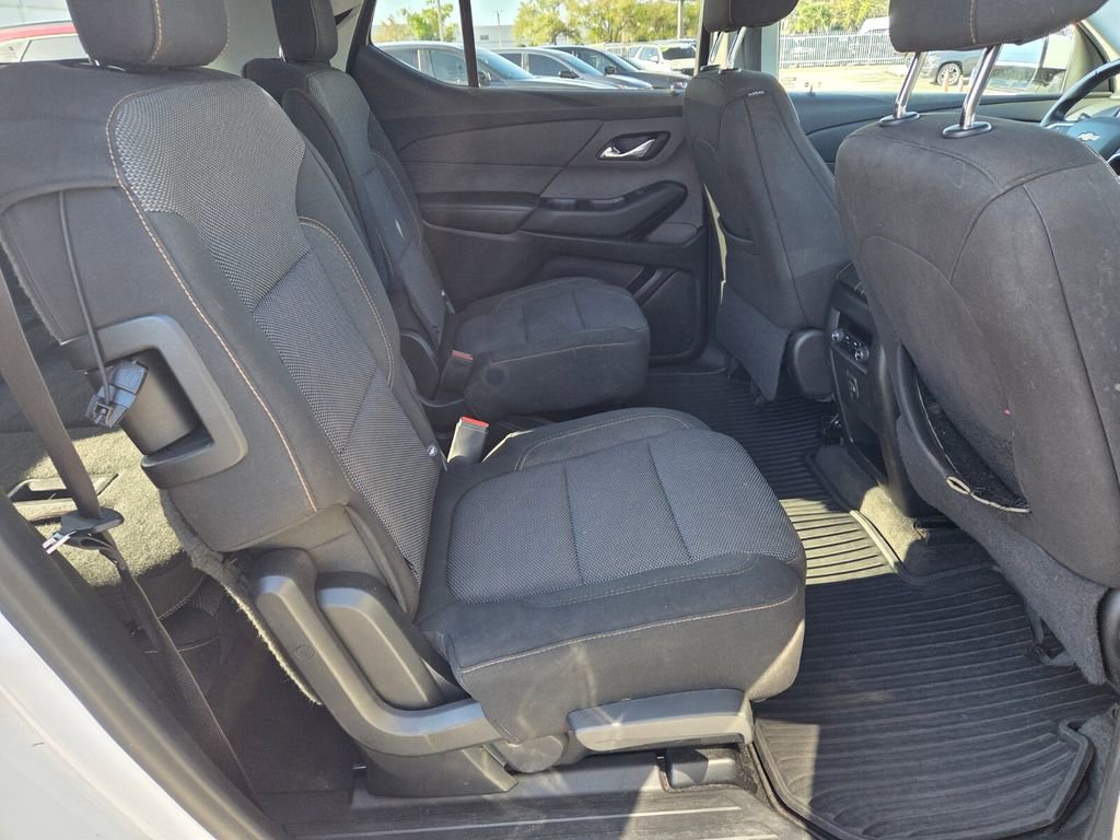 Used 2018 Chevrolet Traverse LT image 16