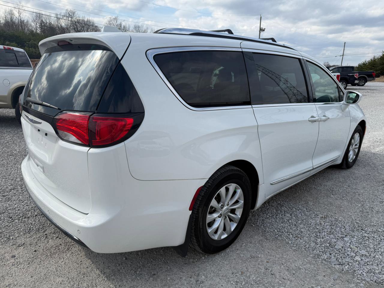 Used 2018 Chrysler Pacifica Touring-L Plus image 3