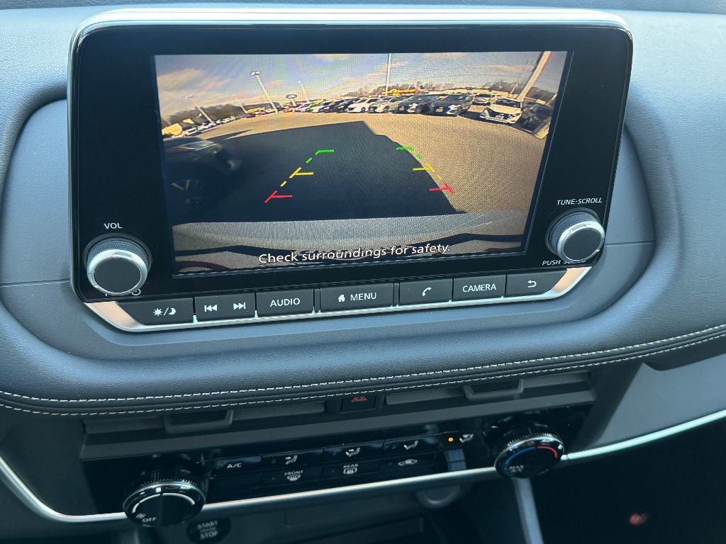 Used 2025 Nissan Rogue S image 15