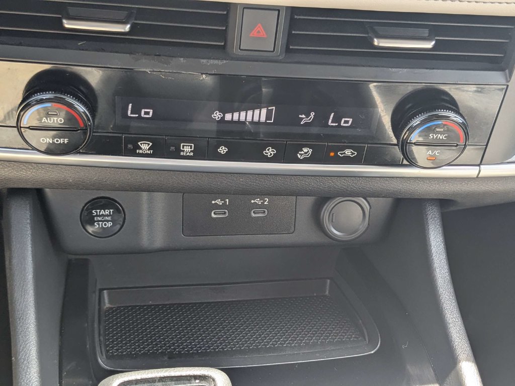 Used 2025 Nissan Rogue SV AWD/4WD image 27