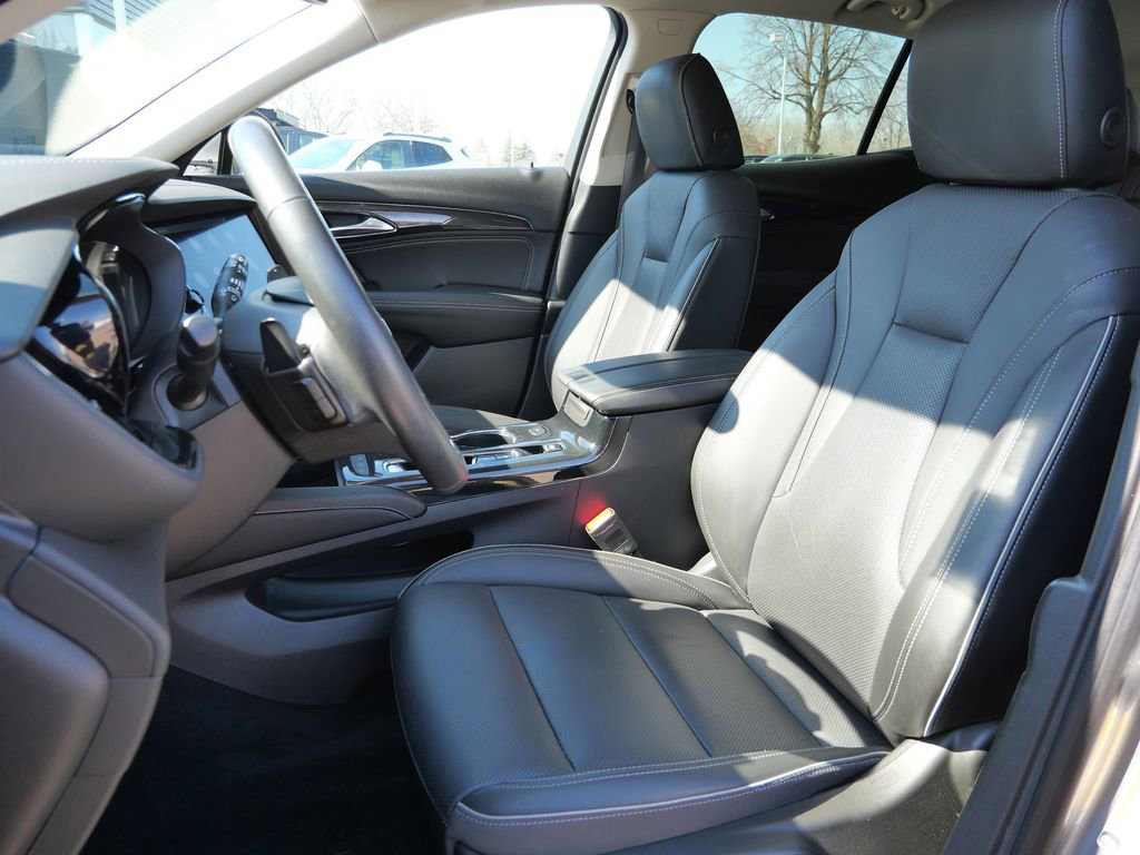 Used 2022 Buick Envision Essence w/ Technology Package I image 29
