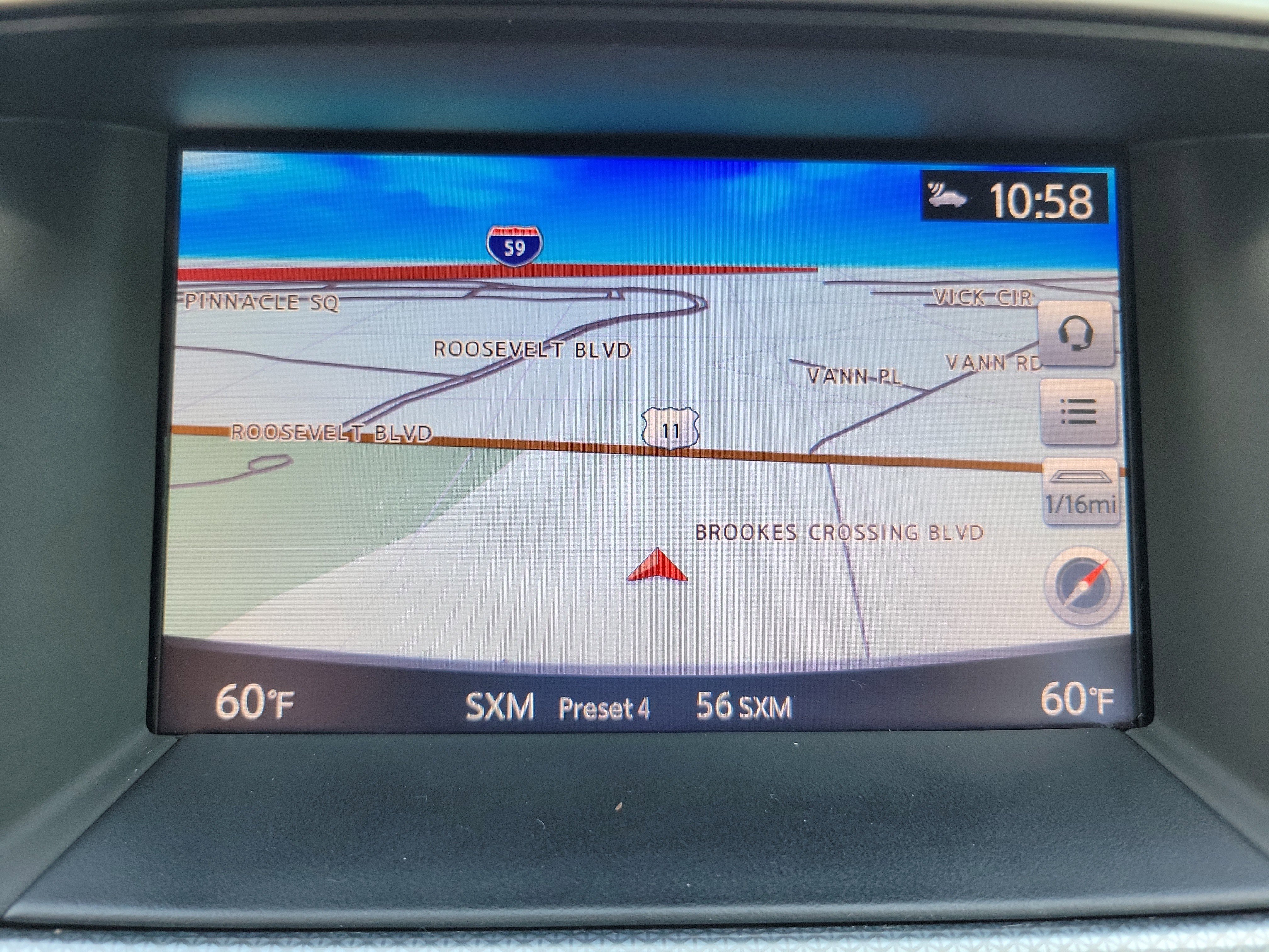 Used 2018 Nissan Pathfinder SL FWD image 10