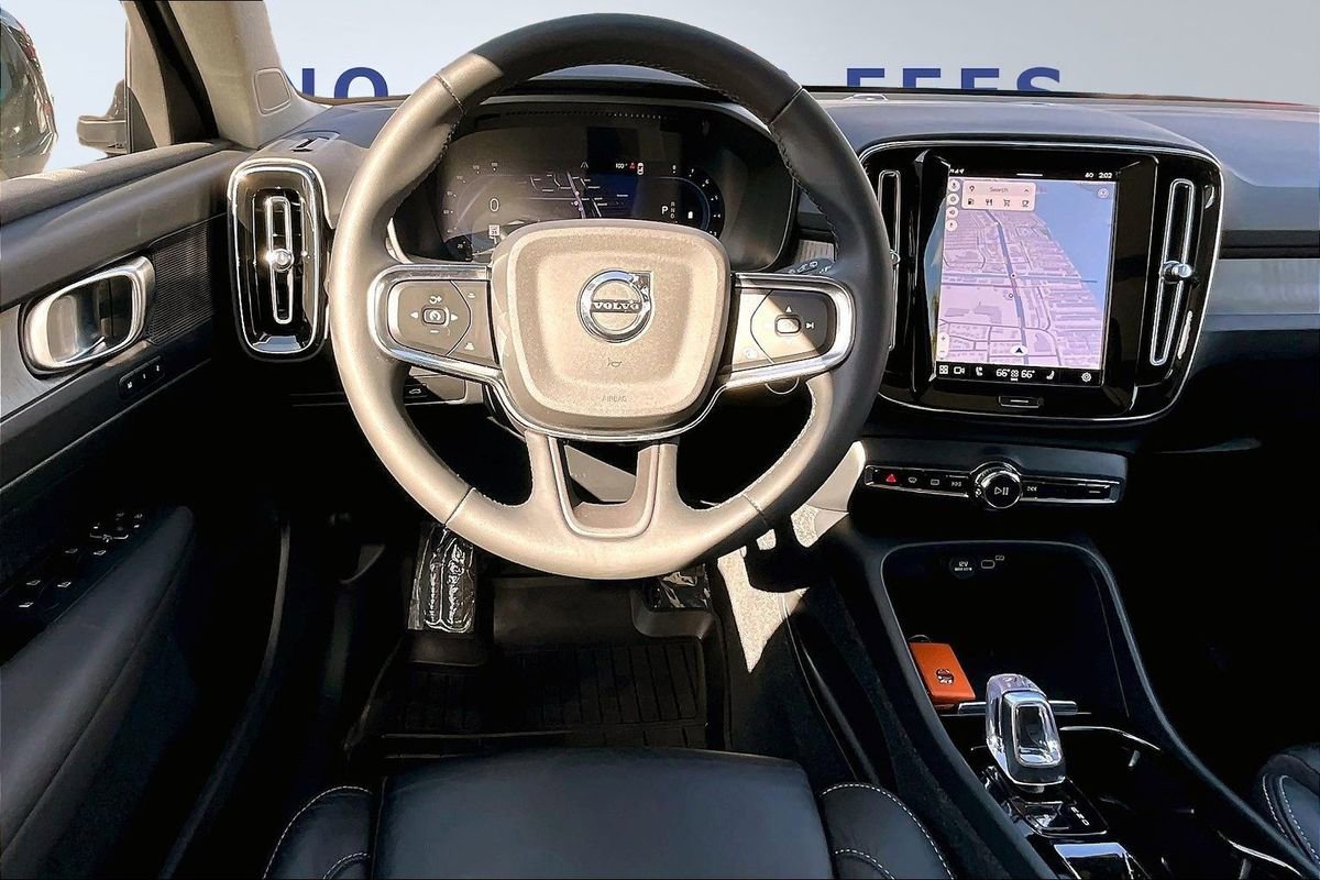 Used 2023 Volvo XC40 B5 Plus w/ Driver Assist Package image 8