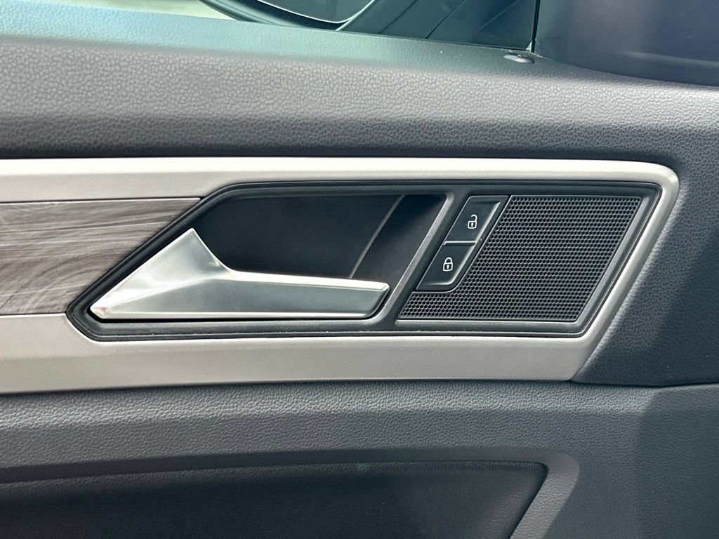 Used 2020 Volkswagen Atlas Cross Sport SE FWD image 18