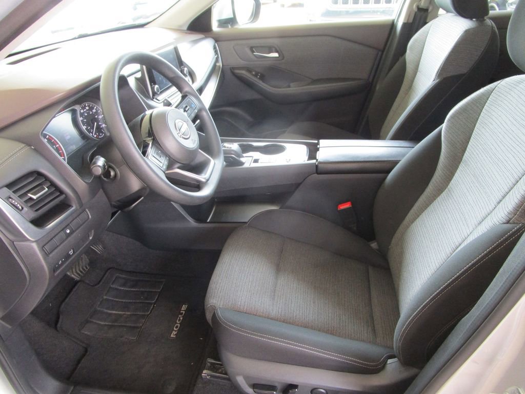 Used 2023 Nissan Rogue SV image 16