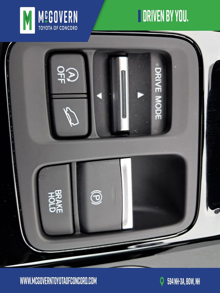 Used 2025 Honda Pilot TrailSport image 38