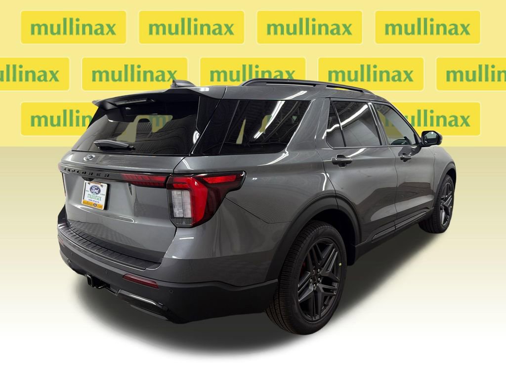 New 2026 Ford Explorer ST-Line w/ ST-Line Street Pack RWD image 3
