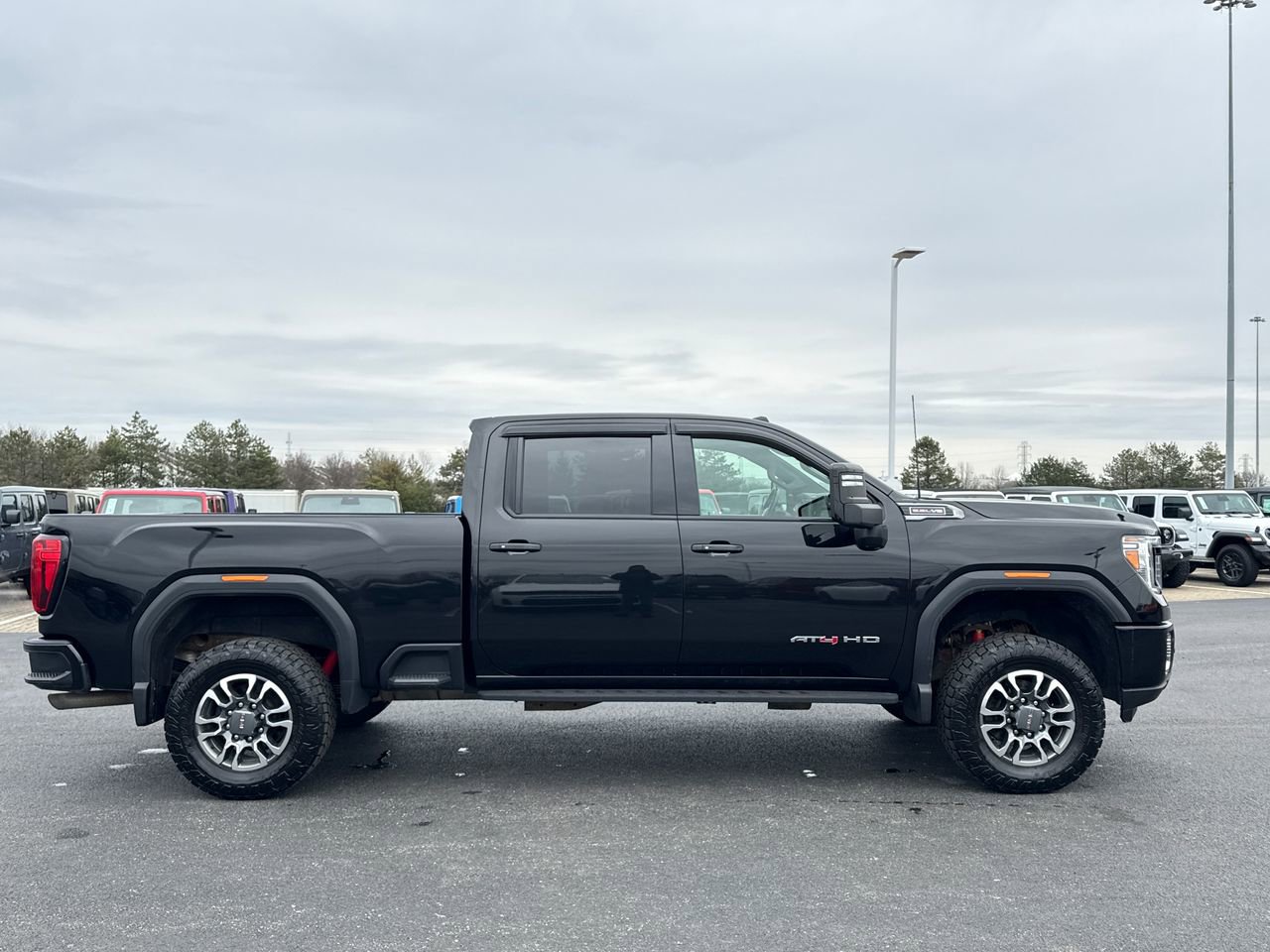 Used 2022 GMC Sierra 2500 AT4 w/ AT4 Preferred Package AWD/4WD image 2
