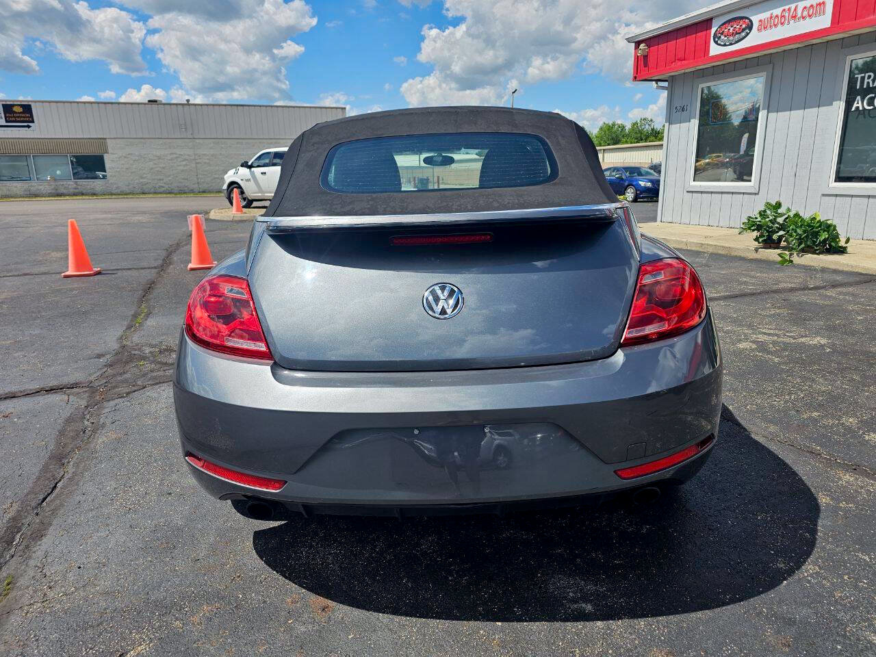 Used 2014 Volkswagen Beetle R-Line FWD image 7