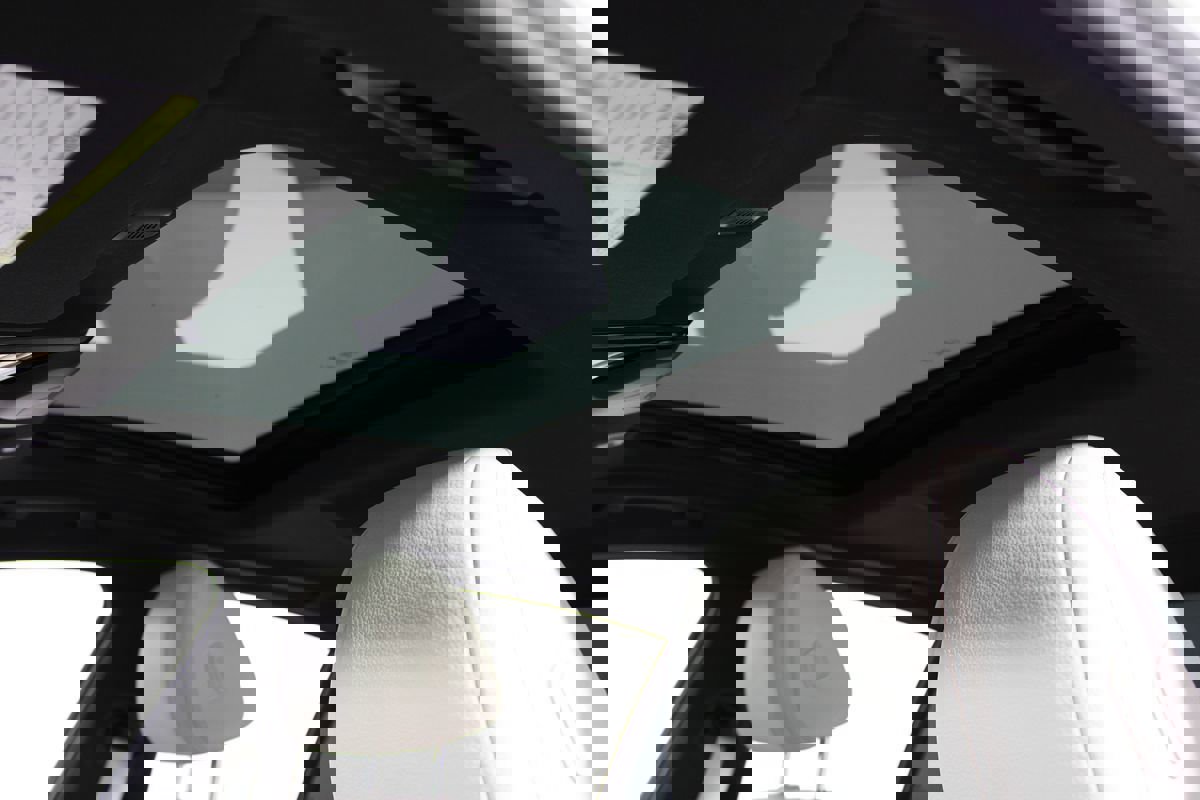 Used 2023 BMW 530e 530e w/ M Sport Package image 9