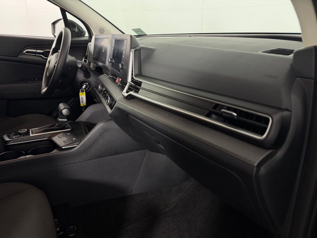 Used 2025 Kia Sportage LX image 29