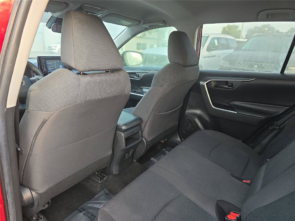 Used 2020 Toyota RAV4 LE FWD image 10