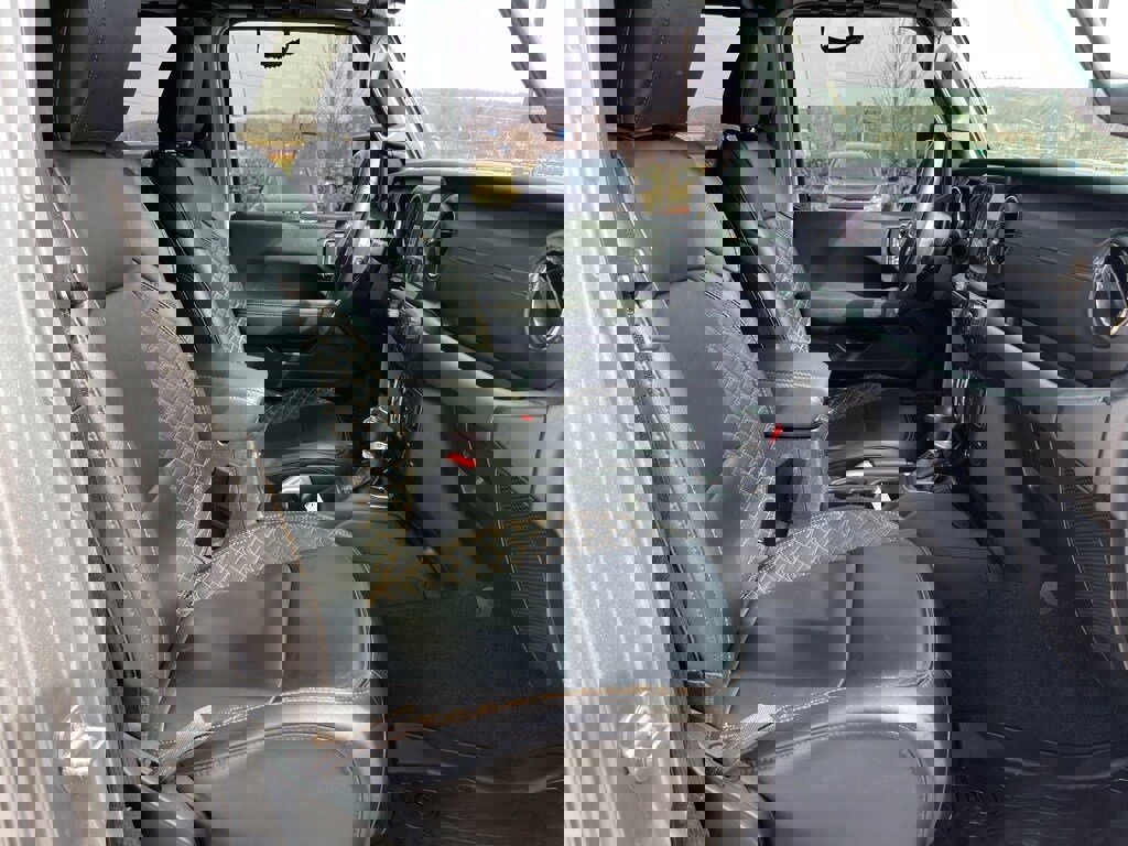 Used 2020 Jeep Wrangler Unlimited Sahara image 25