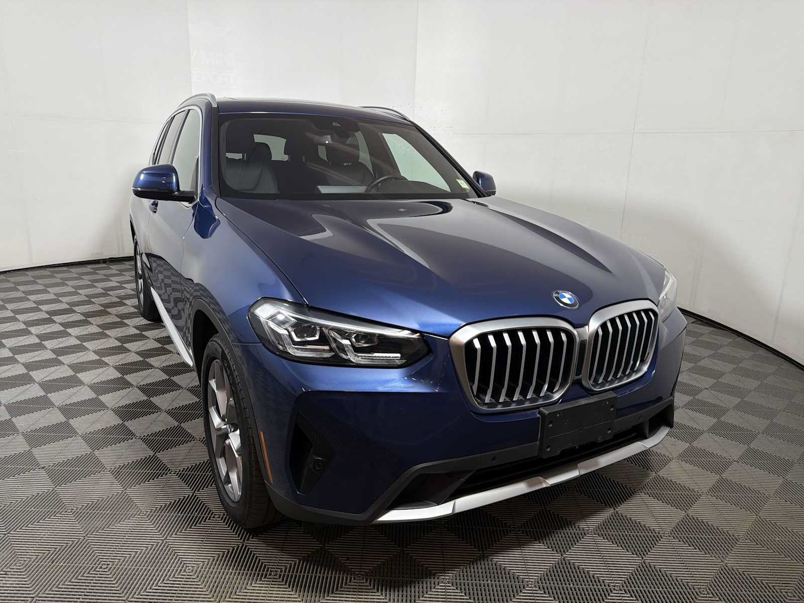 Used 2023 BMW X3 xDrive30i w/ Convenience Package AWD/4WD image 2